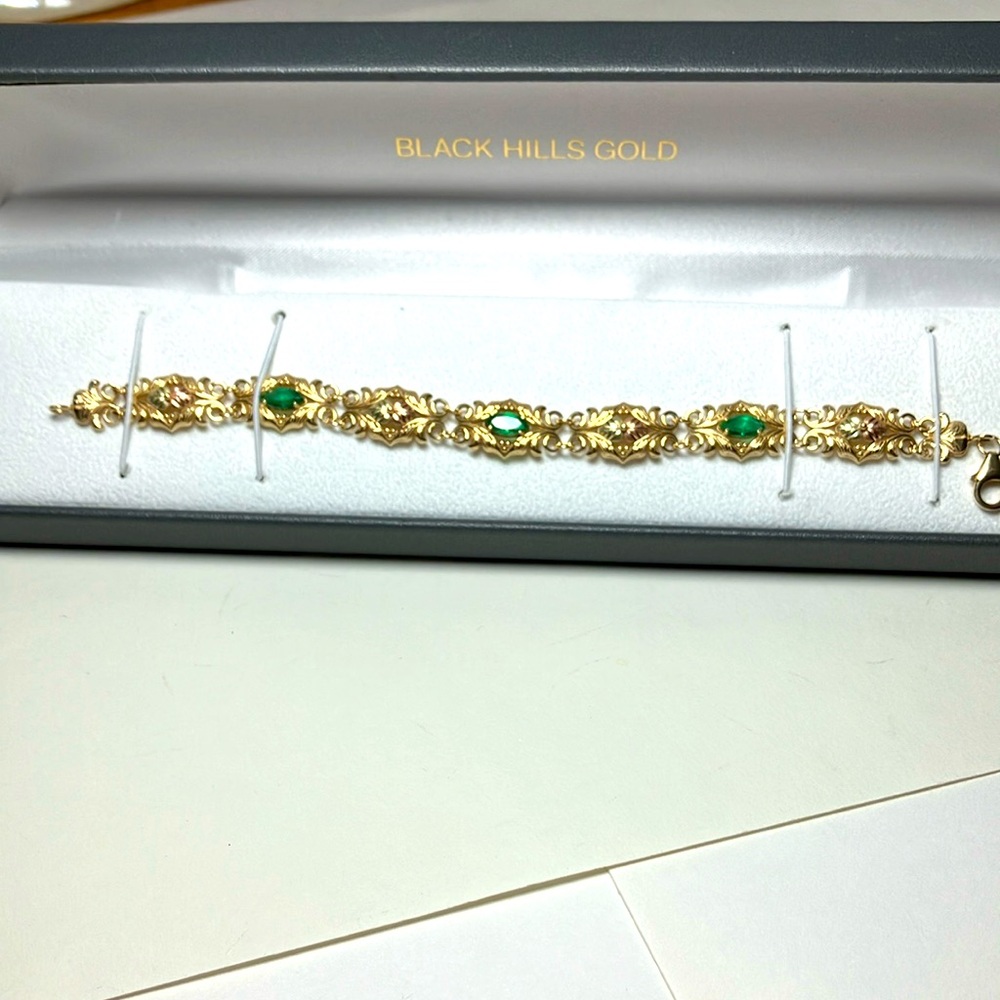 Beautiful Rare Vintage Green Helenite Black Hills 10/12K Bracelet
